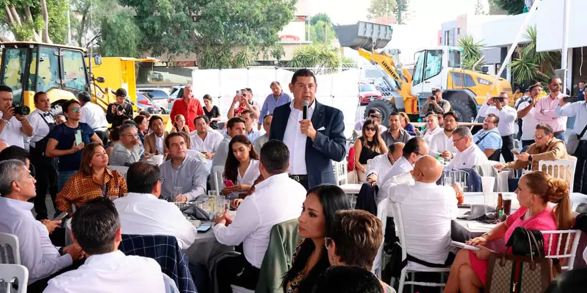 Alejandro Armenta “se la jugará con los constructores poblanos”