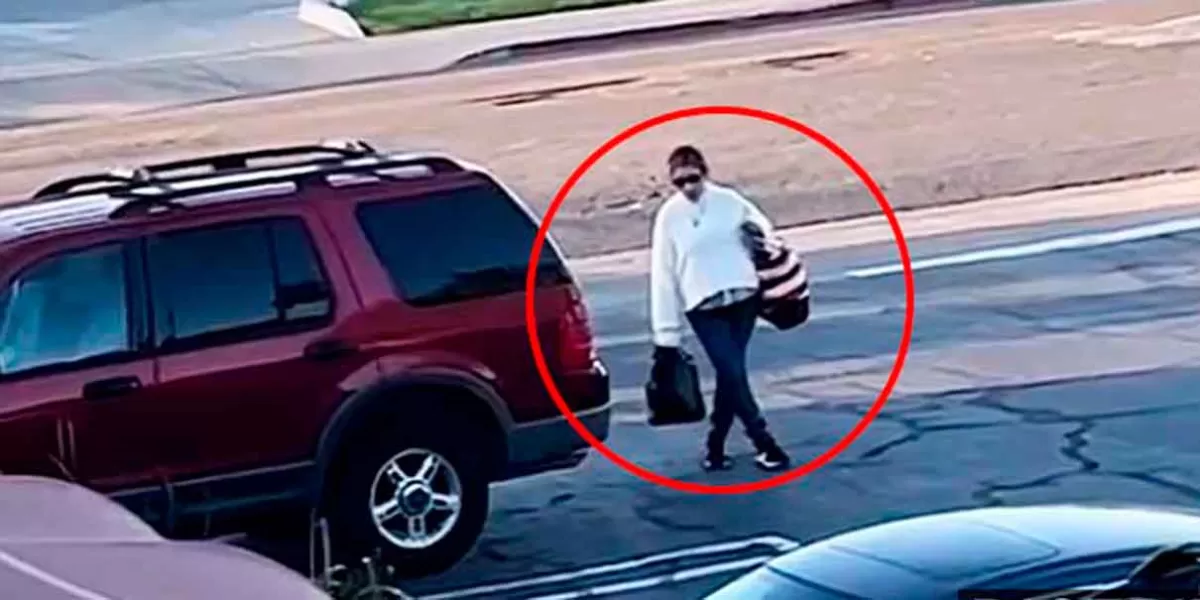 VIDEO. Mujer se queda “congelada” en estacionamiento de California y desata teorías