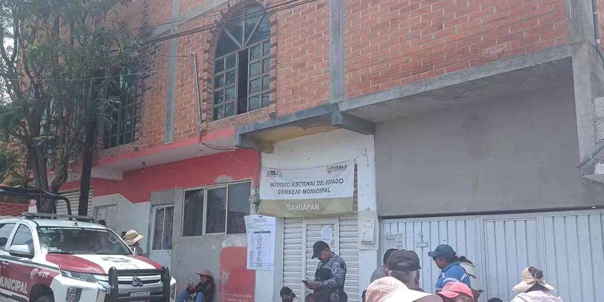 Pobladores de Tlahuapan exigen recuento de votos por presuntas irregularidades en elecciones
