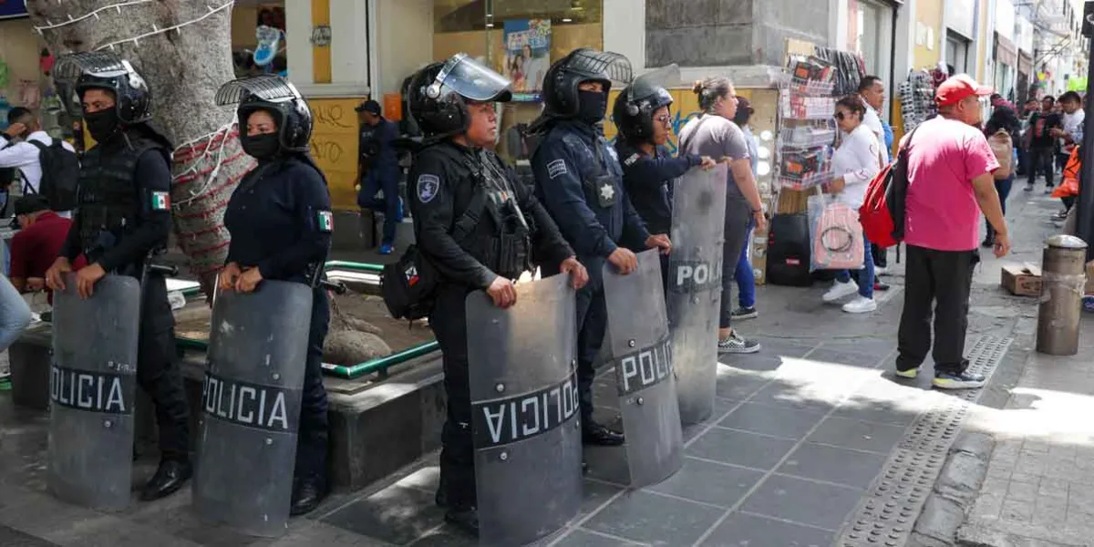 Ambulantes y operativo provocan el caos en el centro histórico a dos días del regreso a clases