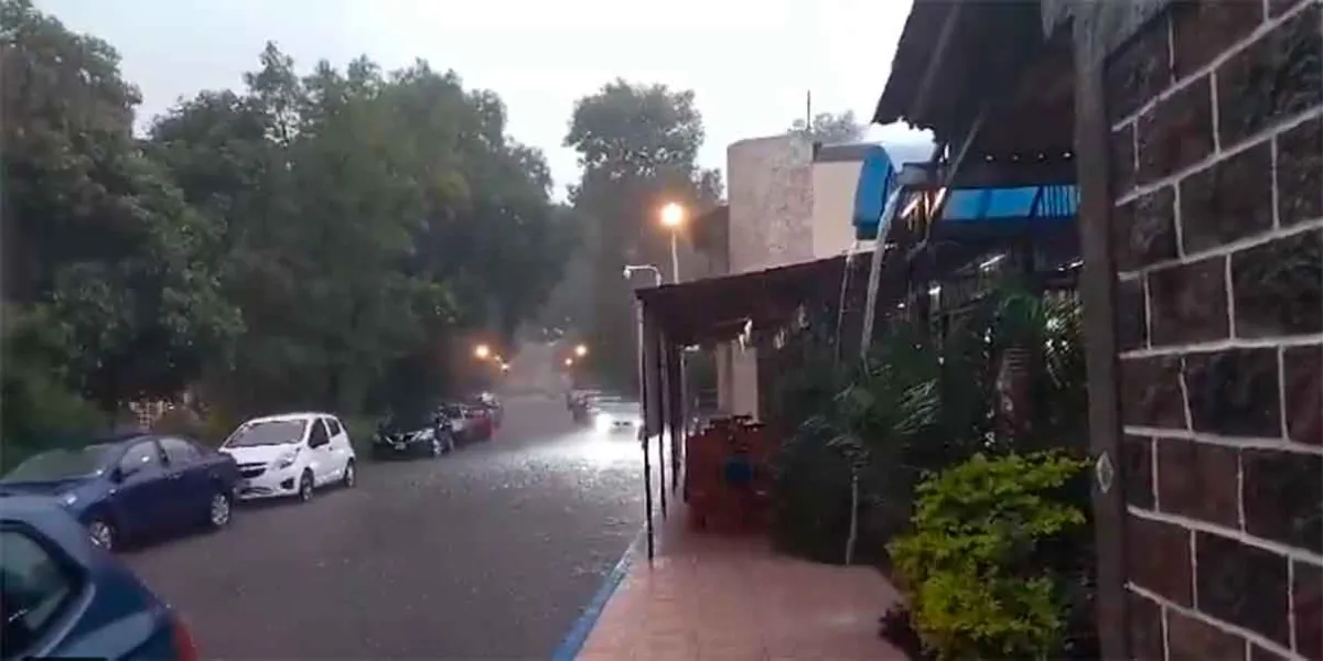 Aguacero azotó el Sur de la capital; calles y avenidas bajo el agua
