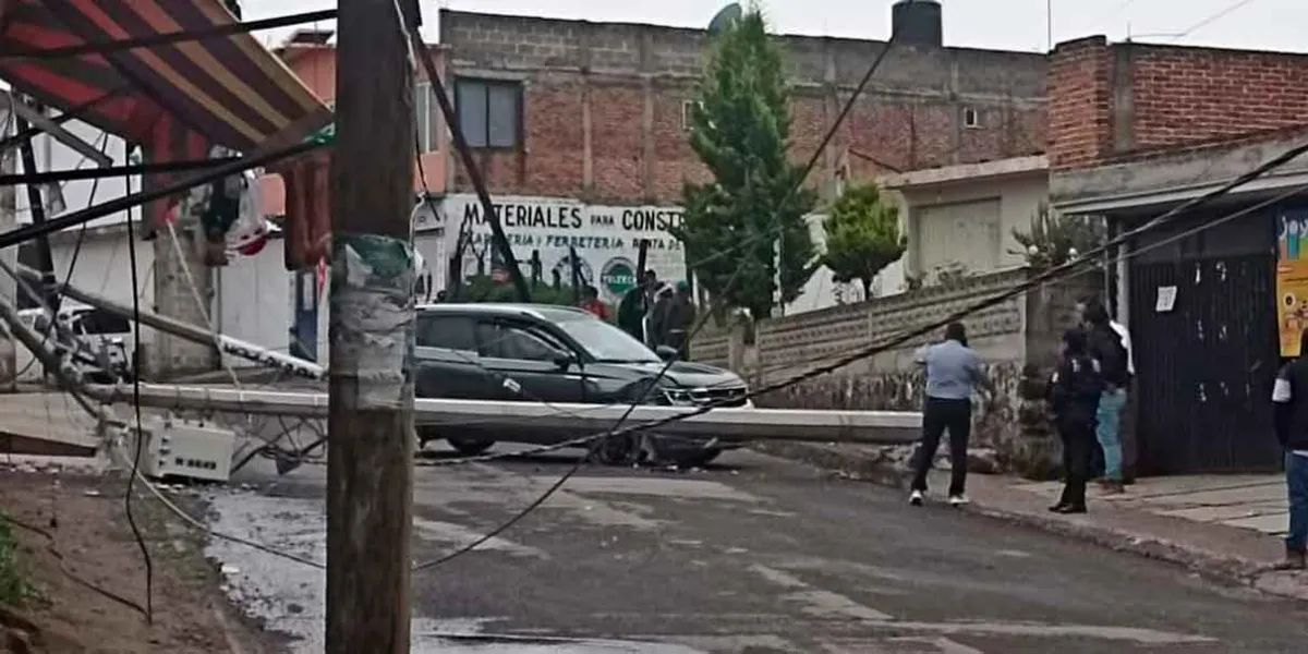 Acusan a alcalde de Chiautzingo de causar apagón al chocar ebrio contra poste