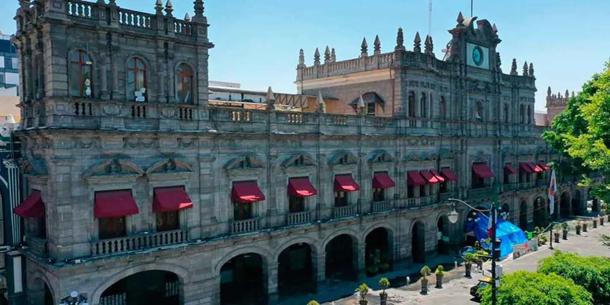 Queda exhibido el Ayuntamiento de Puebla por falta de aportaciones; Sergio Salomón criticó manejo de recursos