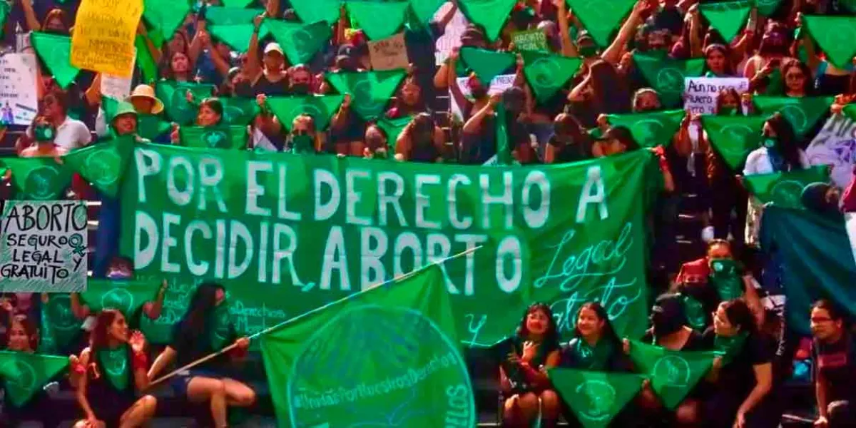 Seis poblanas enfrentan denuncias por abortar