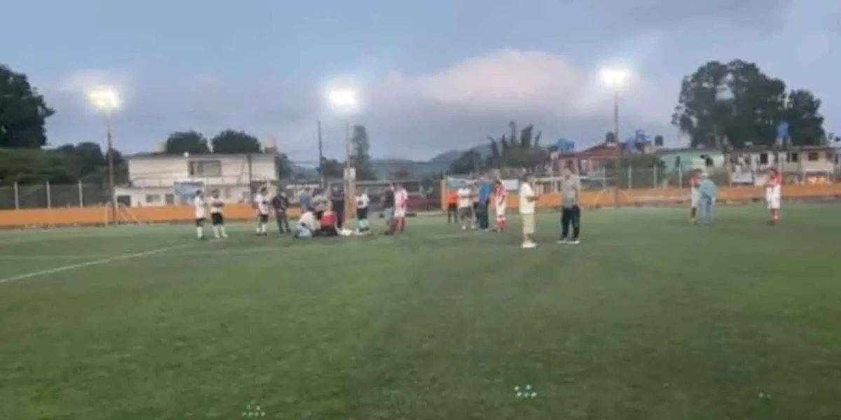 Tragedia en Xicotepec: Jugador de fútbol de 62 años fallece tras desplomarse en el campo