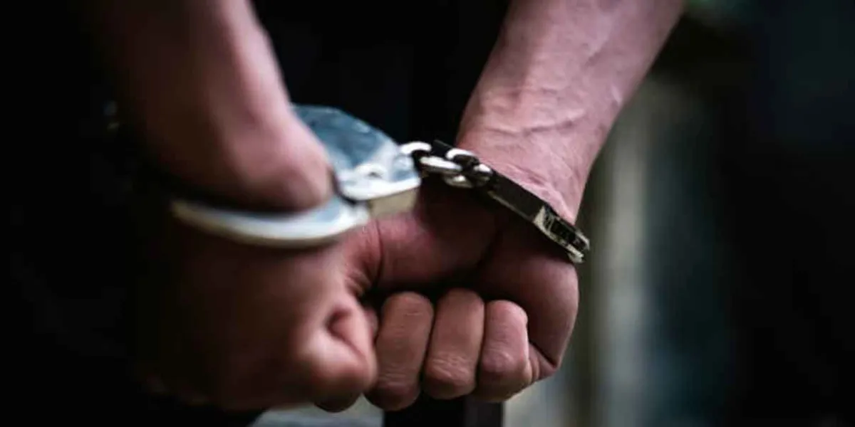 Aseguran en Atlixco a sujeto con arma de fuego y droga en la vía pública