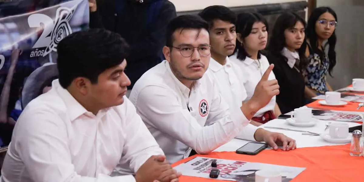 Fnerrr conmemora su 26 aniversario con marcha en Puebla