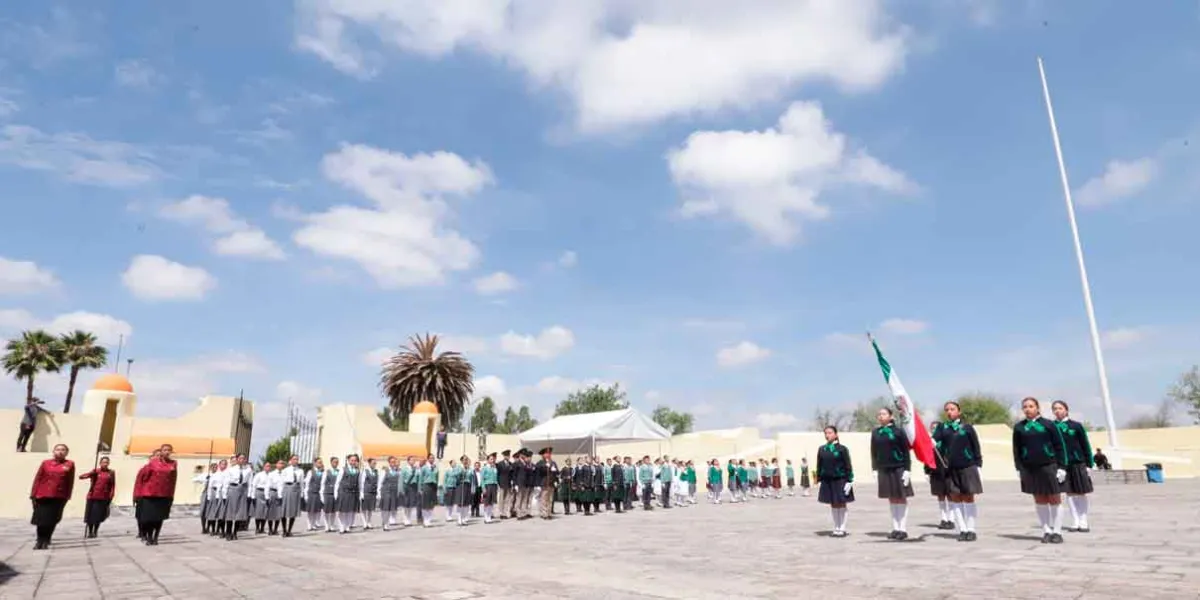 Juventud poblana honra valores patrios e impulsa su formación integral