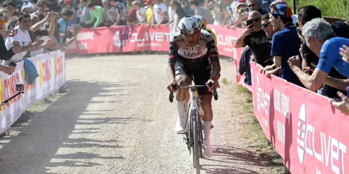 La historia de Isaac del Toro, primer mexicano en liderar el Giro de Italia