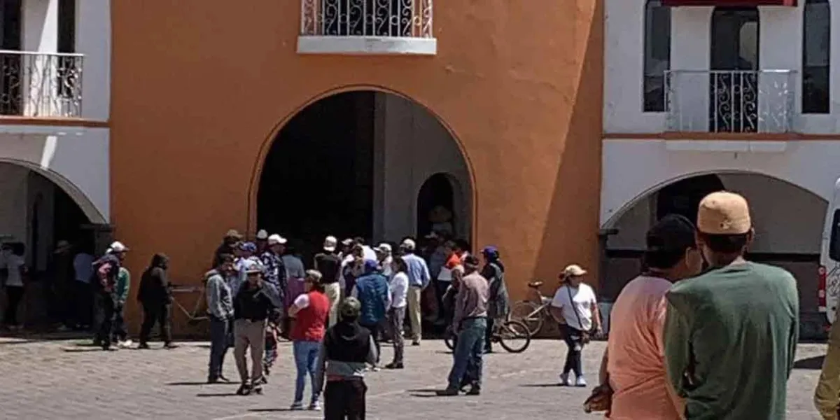 Tlachichuca instala concejo municipal tras protestas; Carmelo Amador Fuentes Bailón al frente