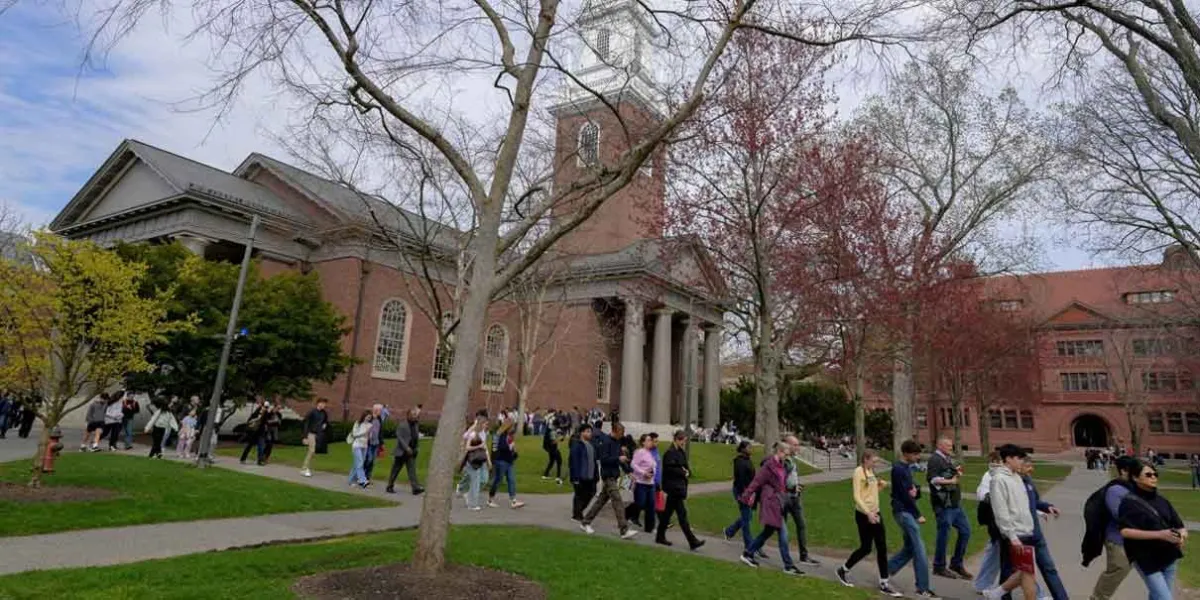 Trump lanza nuevo golpe a Harvard: prohíbe entrada de estudiantes extranjeros