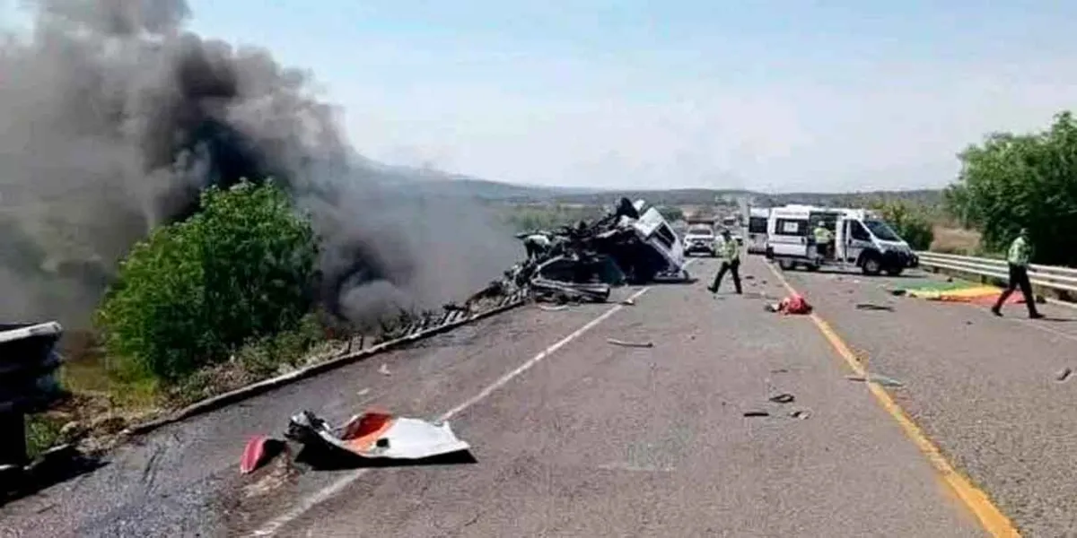 Reportan fatal accidente en la Cuacnopalan-Oaxaca: Mueren al menos 15 personas