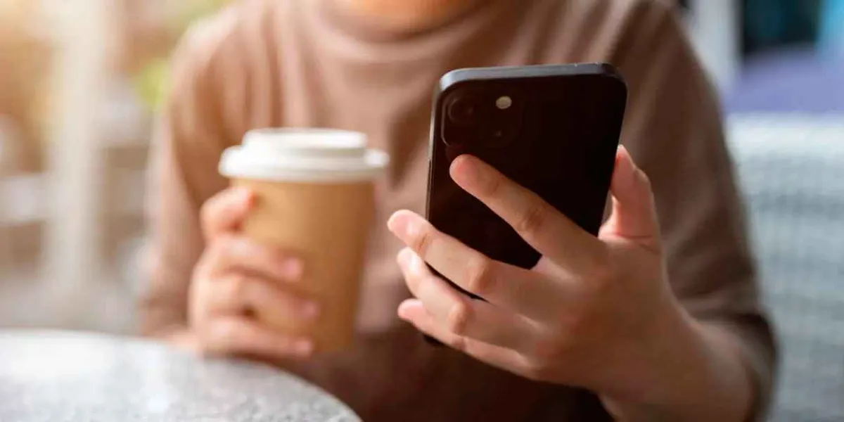 ¿Es tu smartphone un parásito? Científicos advierten que podría estar evolucionando en tu contra