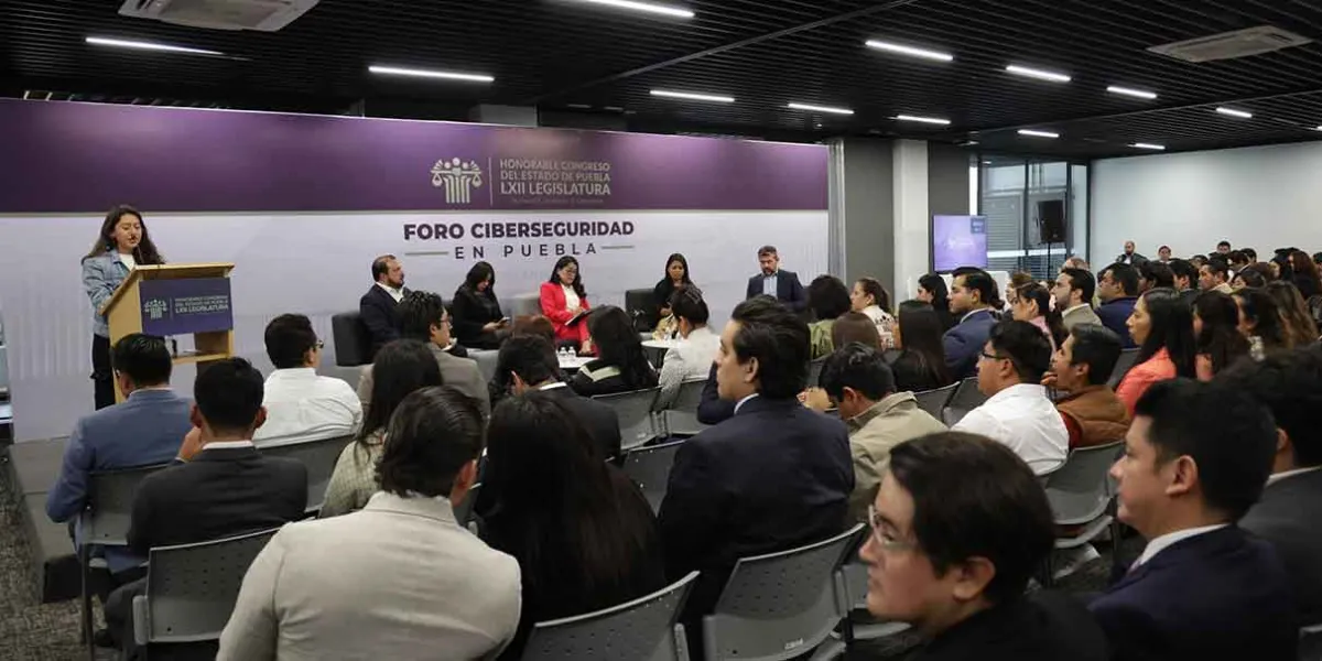 Jóvenes y autoridades coinciden en necesidad de legislar sobre ciberasedio en Puebla