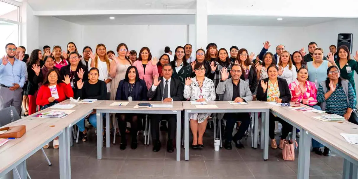 Capacita SMDIF en materia jurídica a presidentas de los subsistemas de juntas auxiliares