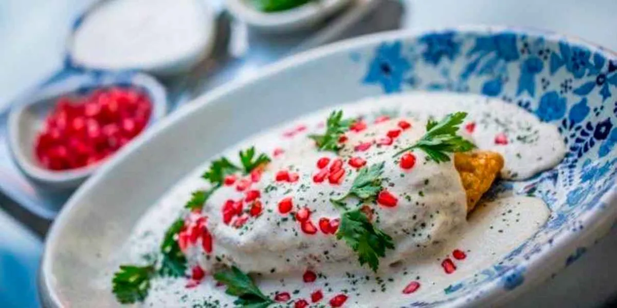 El Burladero Puebla inaugura su temporada de Chiles en Nogada con receta tradicional