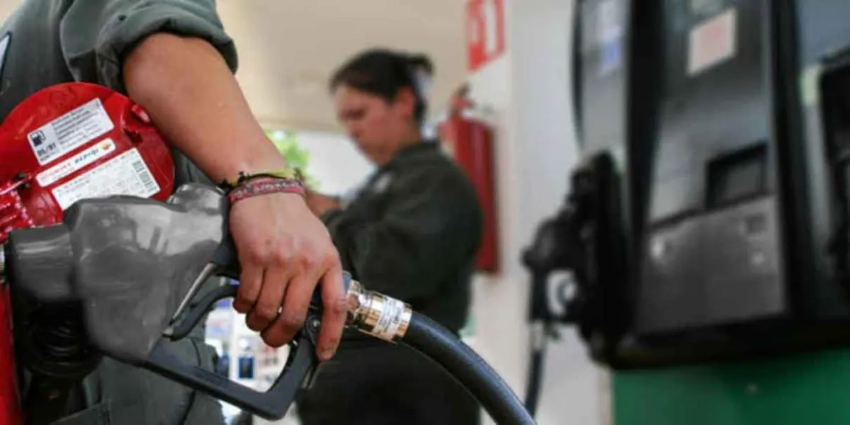 Clausuran gasolinera que vendía huachicol en la carretera Chignahuapan-Tetela