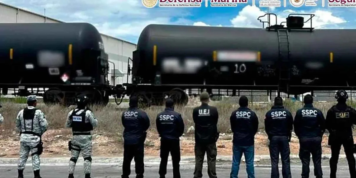  El gobierno federal aseguró más de 15 millones de litros de hidrocarburo en Ramos Arizpe y Saltillo. Es el decomiso más grande en lo que va del sexenio.