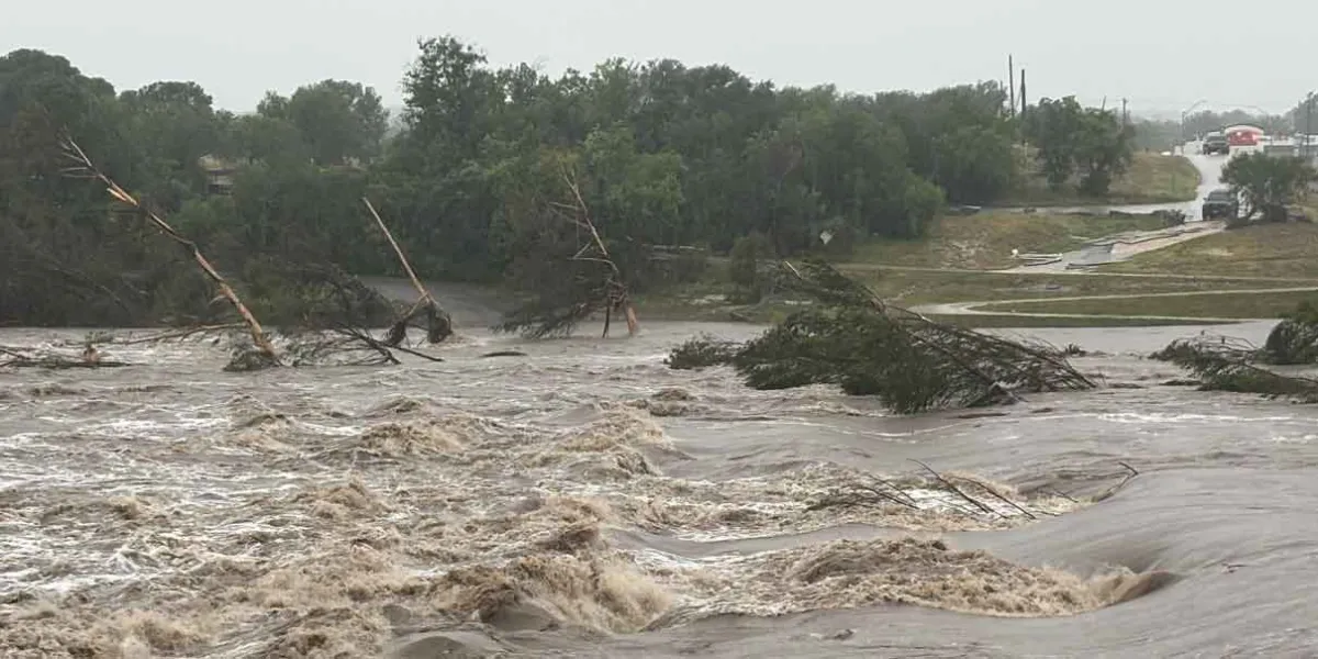 Inundaciones en Texas suman 82 muertos y alerta por más lluvias