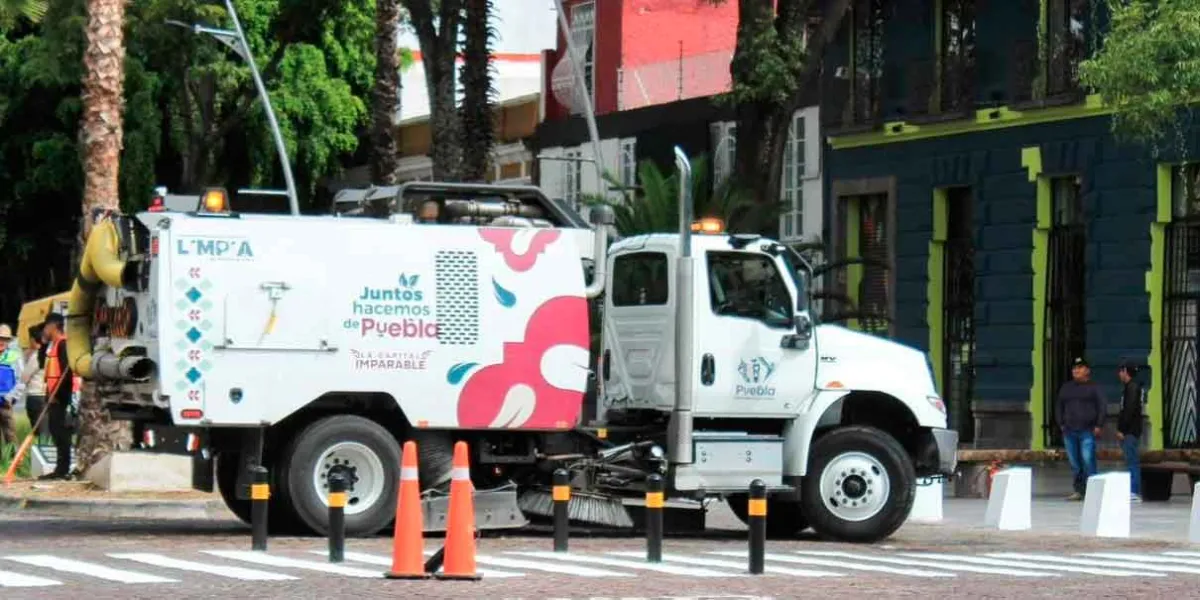 Refuerza Gobierno de la Ciudad limpieza urbana con barredoras mecánicas para prevenir inundaciones
