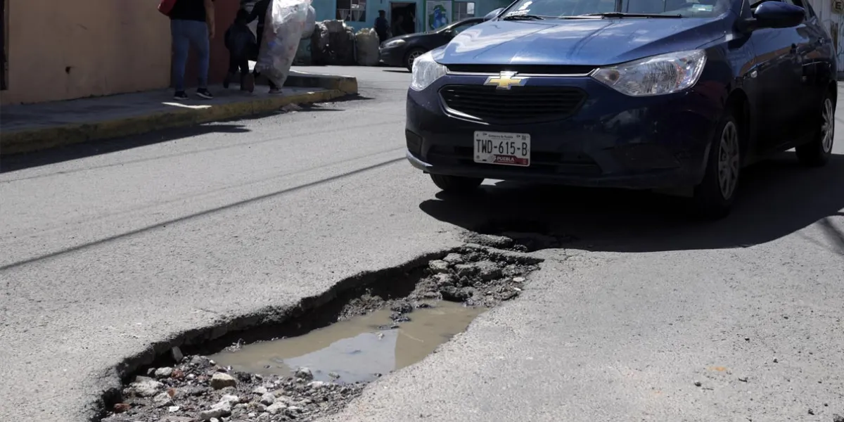 Una pesadilla los baches, conductores pagan hasta 5 mil pesos en daños