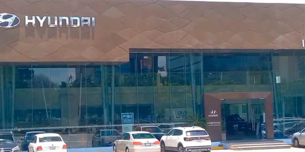 Roban equipos electrónicos en agencia Hyundai de San Andrés Cholula durante la madrugada
