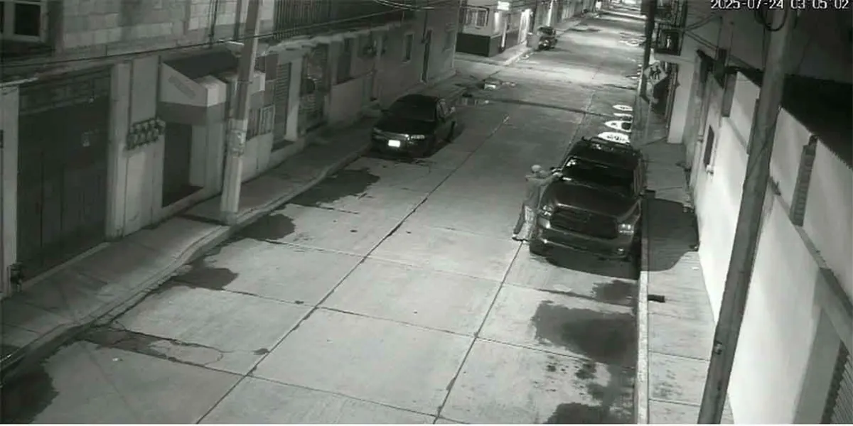 Captan en VIDEO robo de autopartes en el centro de Texmelucan; vecinos exigen vigilancia nocturna