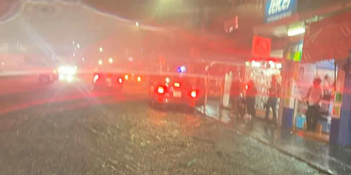 Fuertes lluvias causan inundaciones en Atlixco; autoridades responden con protocolo de emergencia