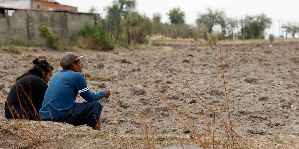 Escasez de agua divide a zonas urbanas y agricultores en Puebla