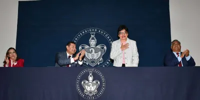 Reconoce la BUAP a Alejandro Armenta como egresado destacado de la Facultad de Administración