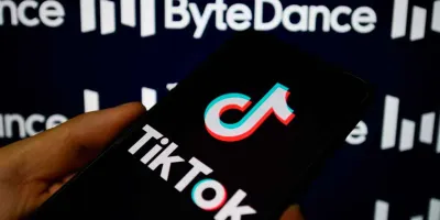 Usuarios de Tik Tok en EEUU deciden borrar la app tras su compra por parte de aliados de Trump