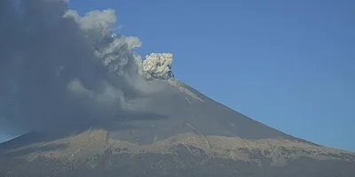 Popocatépetl lanza columna de vapor y ceniza de 5 km de altura