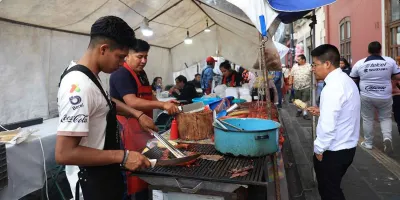 Puebla reforzará controles en puestos de comida tras explosión que dejó 16 lesionados