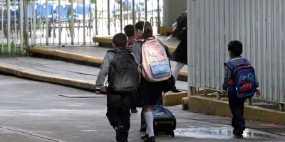 Con 5 grados de temperatura, alumnos reanudan clases en Chalchicomula