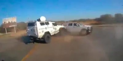 Enfrentamiento armado en la Frontera Chica de Tamaulipas deja vehículos incendiados y arsenal asegurado