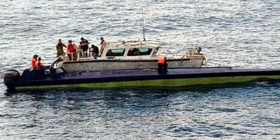 Aseguran narcosubmarino frente a Manzanillo; detienen a tres tripulantes con toneladas de droga