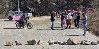 Bloqueo en Chiltepeque afecta recolección de basura en Puebla capital
