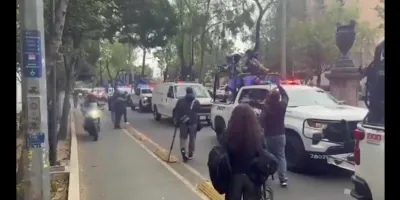 Bajo máximo despliegue de seguridad, trasladan restos de "El Mencho" a la FEMDO en CDMX