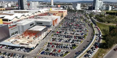Analizan en Puebla dar dos horas gratis de estacionamiento en plazas comerciales
