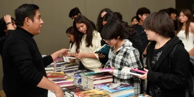 Forman BUAP y Fondo de Cultura Económica lectores responsables