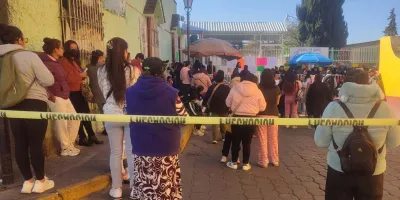 Madres buscan solución ante carencia de personal en kínder Martí de Serdán