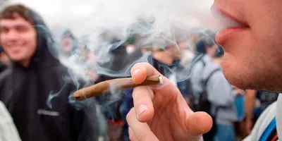Consumo de cannabis en adolescentes causaría mayor riesgo de enfermedades mentales graves