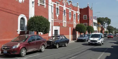 Morena impulsa campaña para respetar espacios para discapacitados