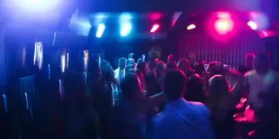Si es necesario, la fiesta acabará más temprano en bares en la capital y zona metropolitana