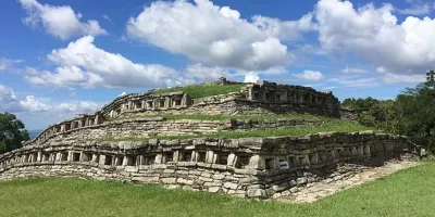 Zona arqueológica de Yohualichan: Historia, naturaleza y cultura en Puebla