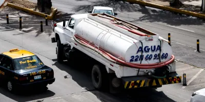 Con 100 pipas se mandará agua a colonias de la capital