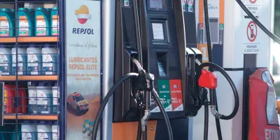 Intentan frenar el “gasolinazo”