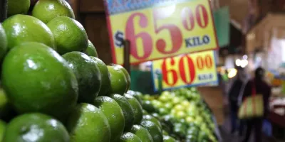 Inflación en México supera 4% por alza en verduras, frutas y cigarrillos; analistas alertan sobre riesgos geopolíticos