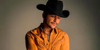 VIDEO. Christian Nodal elimina tatuajes del rostro: así luce tras tratamiento láser y el motivo detrás del cambio