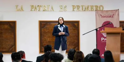 Este espacio buscó fortalecer habilidades comunicativas y pensamiento crítico en las juventudes